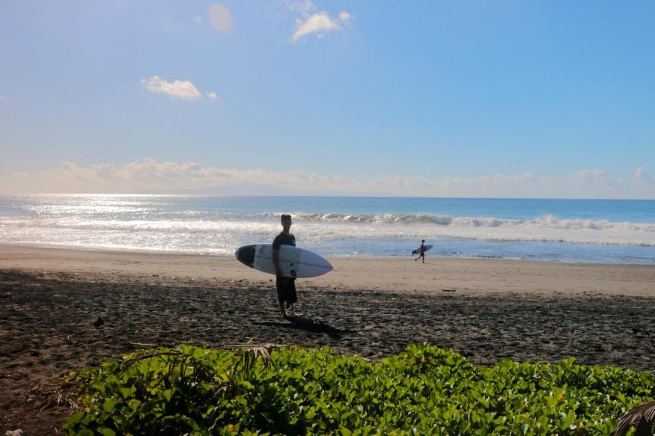 Keramas Surf Camp Hotel Buitenkant foto